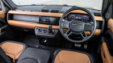 Land Rover Defender 90 P400 – dash